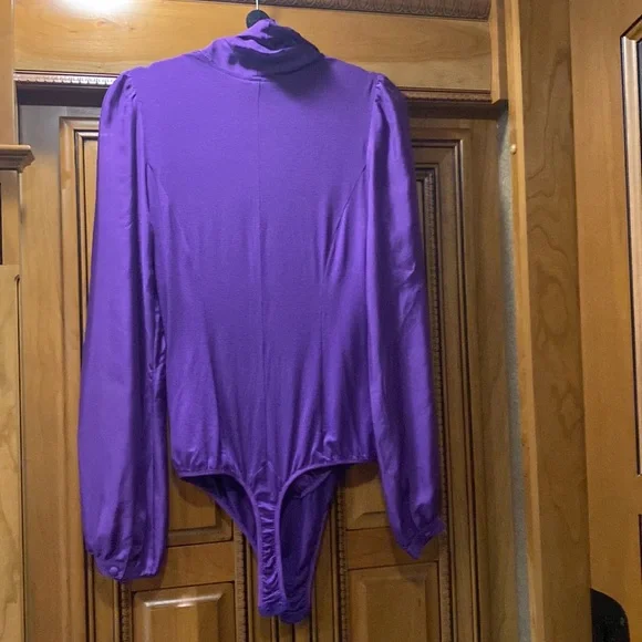 GUESS by Marciano Hudson Purple Silk Bodysuit Size Medium - Picture 4 of 10